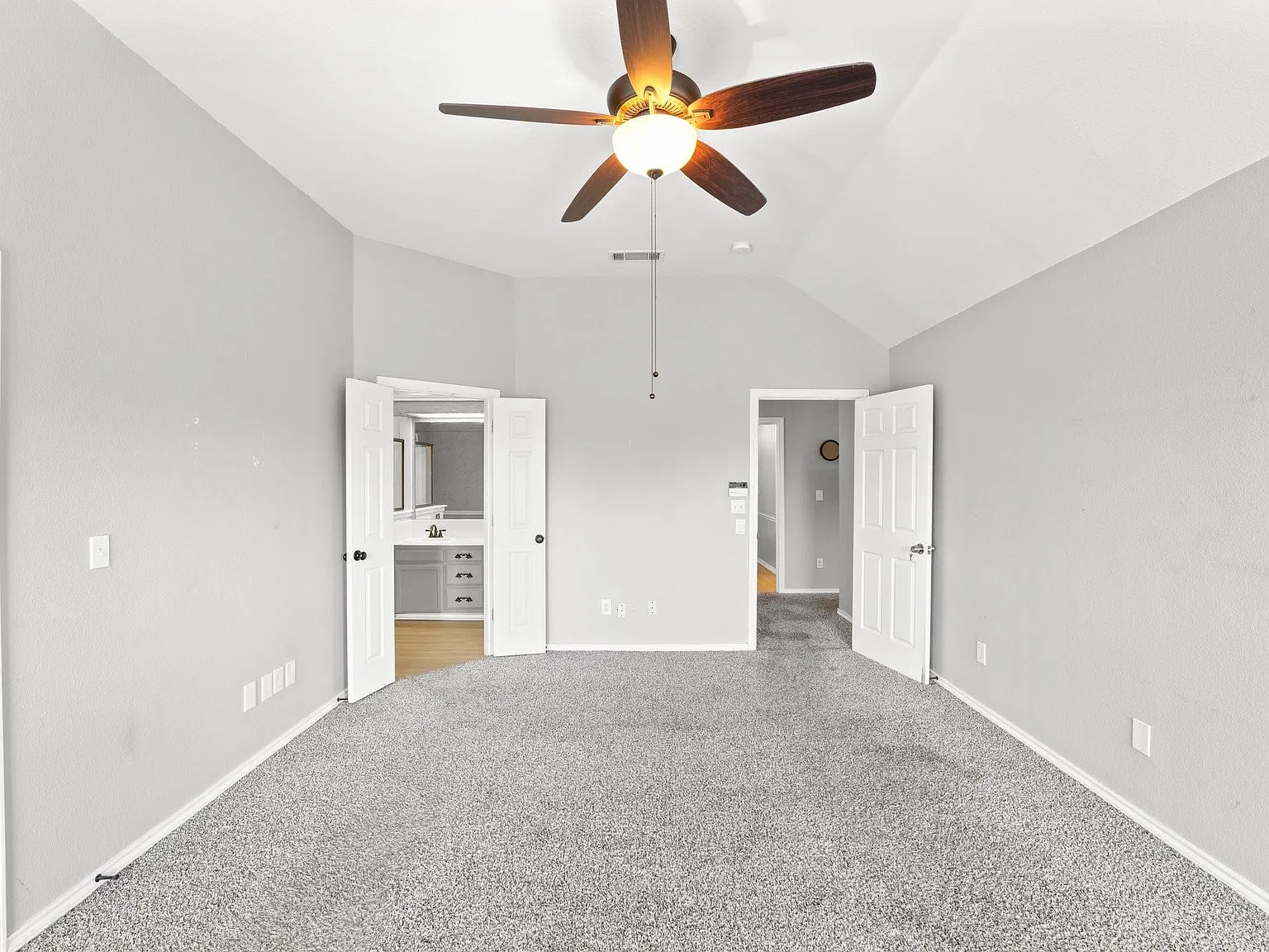 3 bed, 1926 sqft, $2,550 — Photo 4
