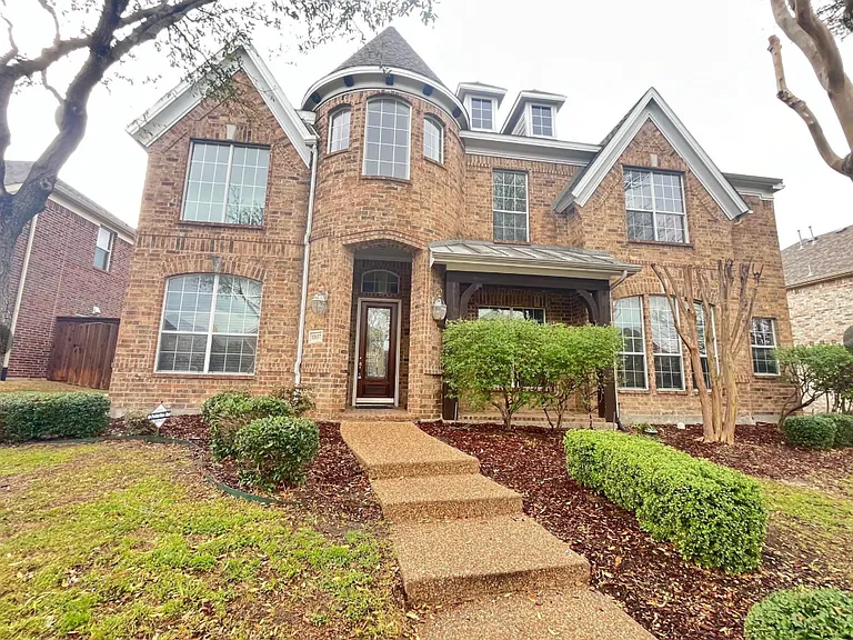 12637 Waltham Dr — Photo 1