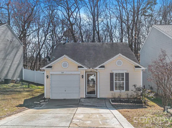 1031 Allegiance Dr, Charlotte, NC 28217