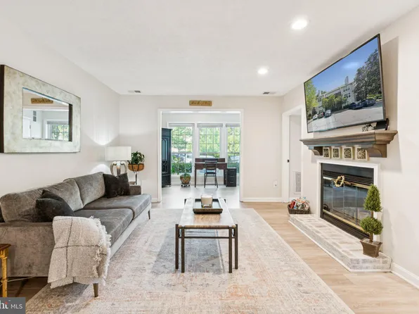 10054 Oakton Terrace Rd, Oakton, VA 22124