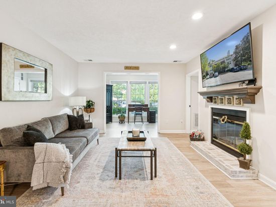 10054 Oakton Terrace Rd, Oakton, VA 22124