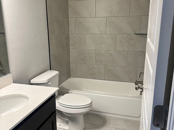 3rd image of 230 SW 34th St Unit 1511
