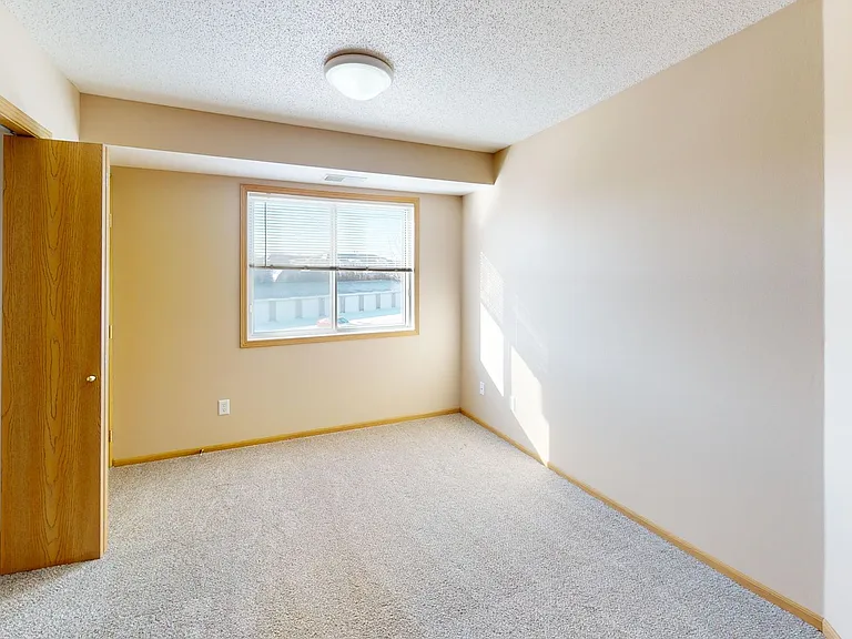 Dakota Park Apartments — Photo 22