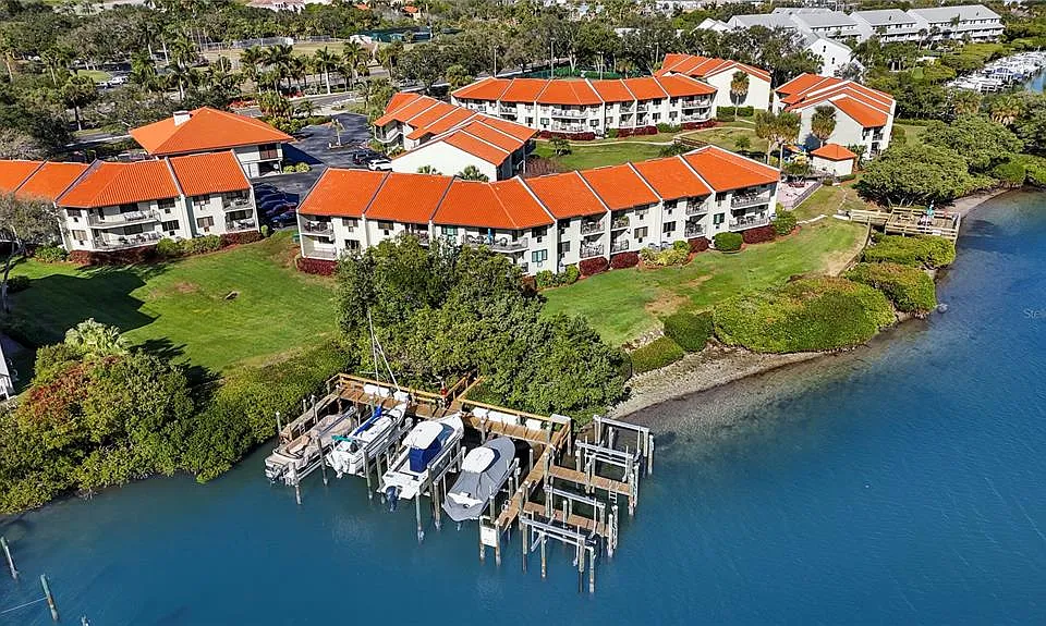 1515 Pinellas Bayway S #7