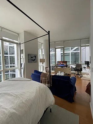 Rented by AKRENYC | media 32