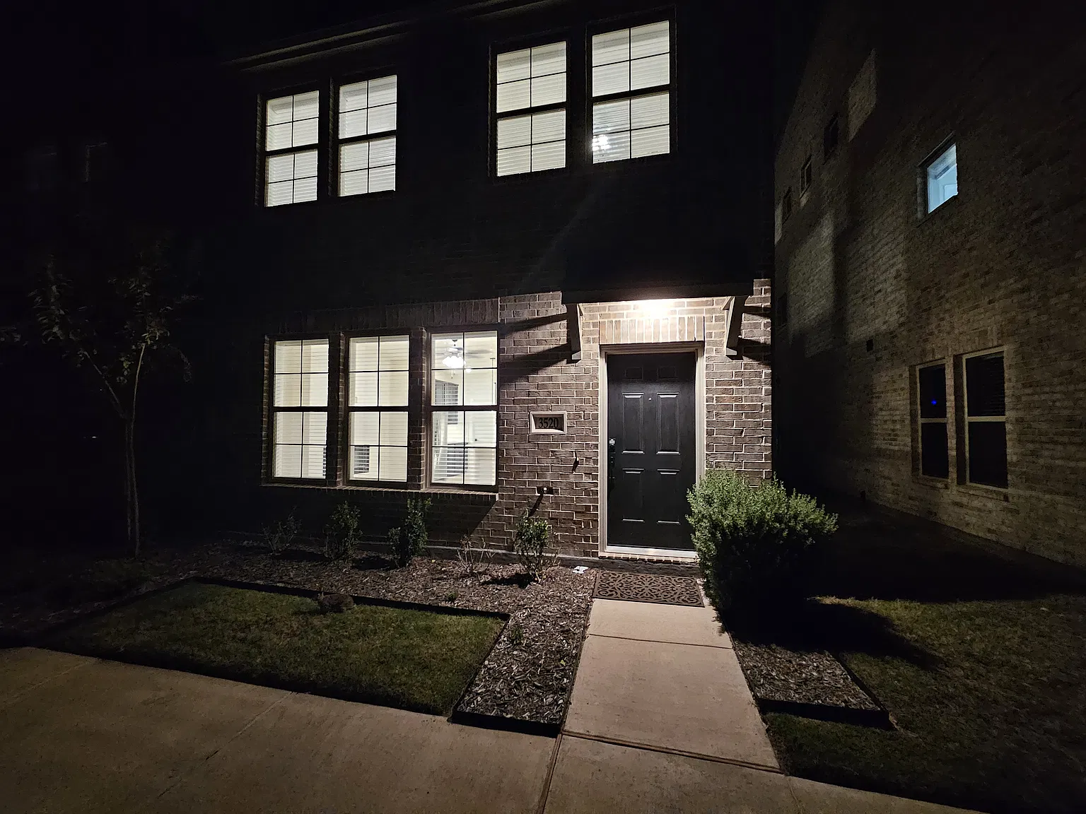 3 bed, 2.5 bath, 2098 sqft, $3,200 — Photo 3