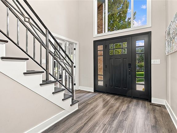 3rd image of 421 Lenox Ct