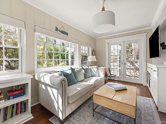 3rd image of 147 Valley Stream Road E