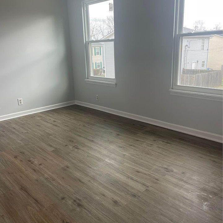 1st image of 408 Bainbridge Ct APT 11