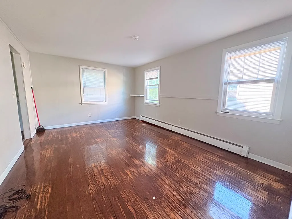 3 bed, $2,100 — Photo 4