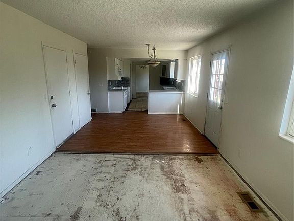 4th image of 1554 S Fraser Way