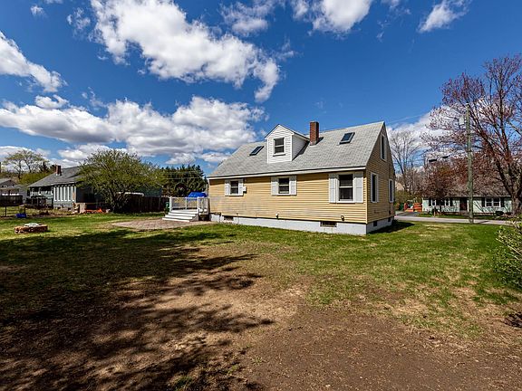2nd image of 7 Beausite Dr