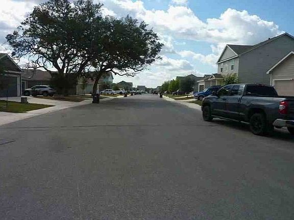Exterior Neighborhood (street photo)