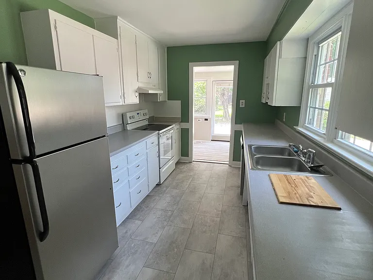 1431 Trinity Rd — Photo 5
