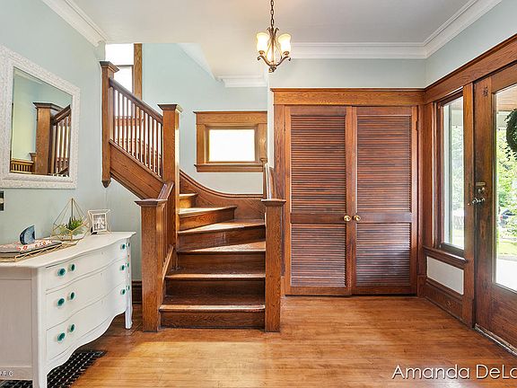3rd image of 121 Sweet St NE