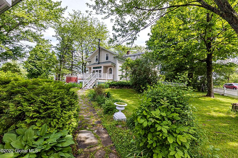4th image of 192 Quaker Lane