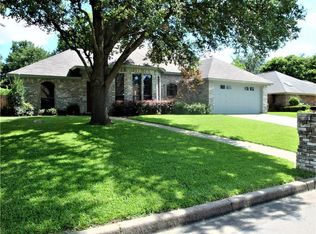 204 Timber Creek Dr, Burleson, TX 76028