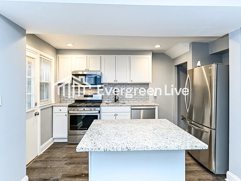 3412 Fleetwood Ave — Photo 5