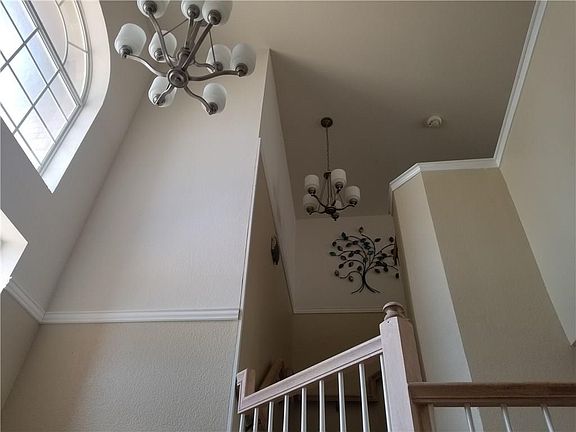 4th image of 2111 Sandhurst Dr