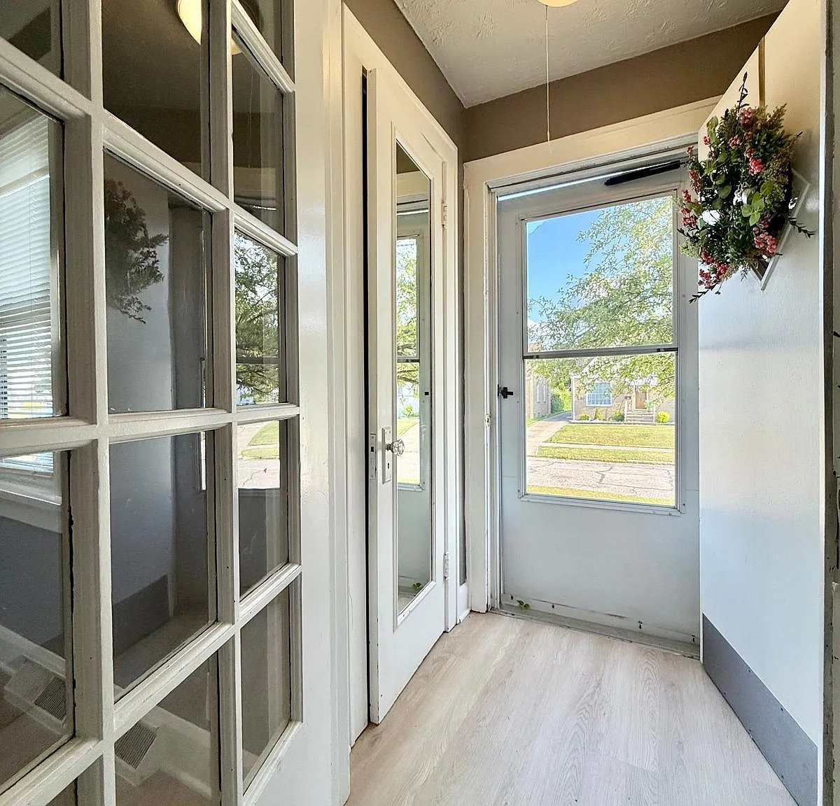 3 bed, 1276 sqft, $2,425 — Photo 2