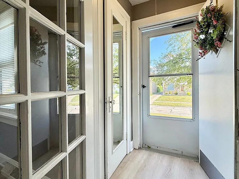 8018 Theota Ave — Photo 2