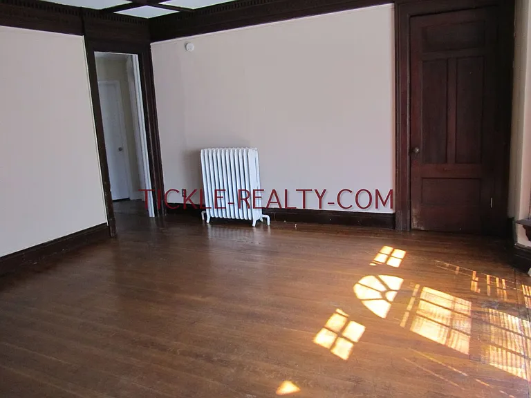 410 Oxford St — Photo 7