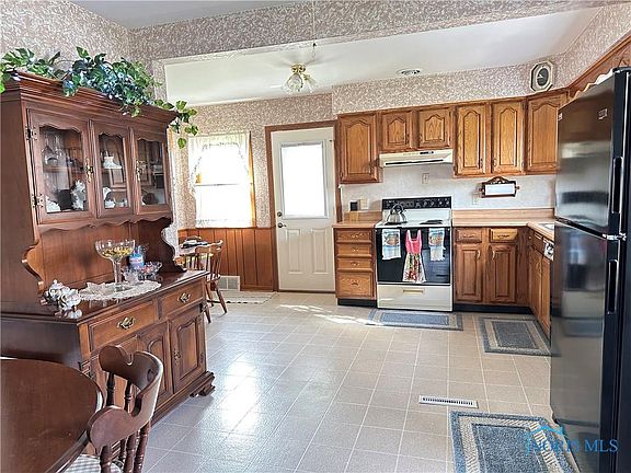 3rd image of 441 Colonial Dr
