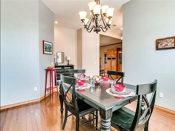 4th image of 325 Thornebrook Dr