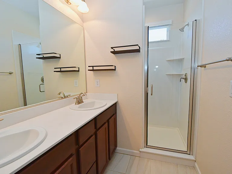 974 W End St — Photo 13