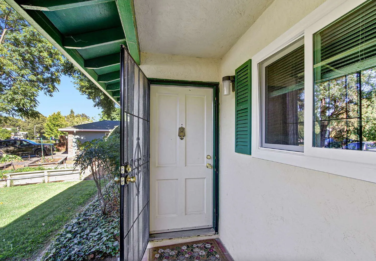 3 bed, 2.0 bath, 1234 sqft, $2,800 — Photo 2