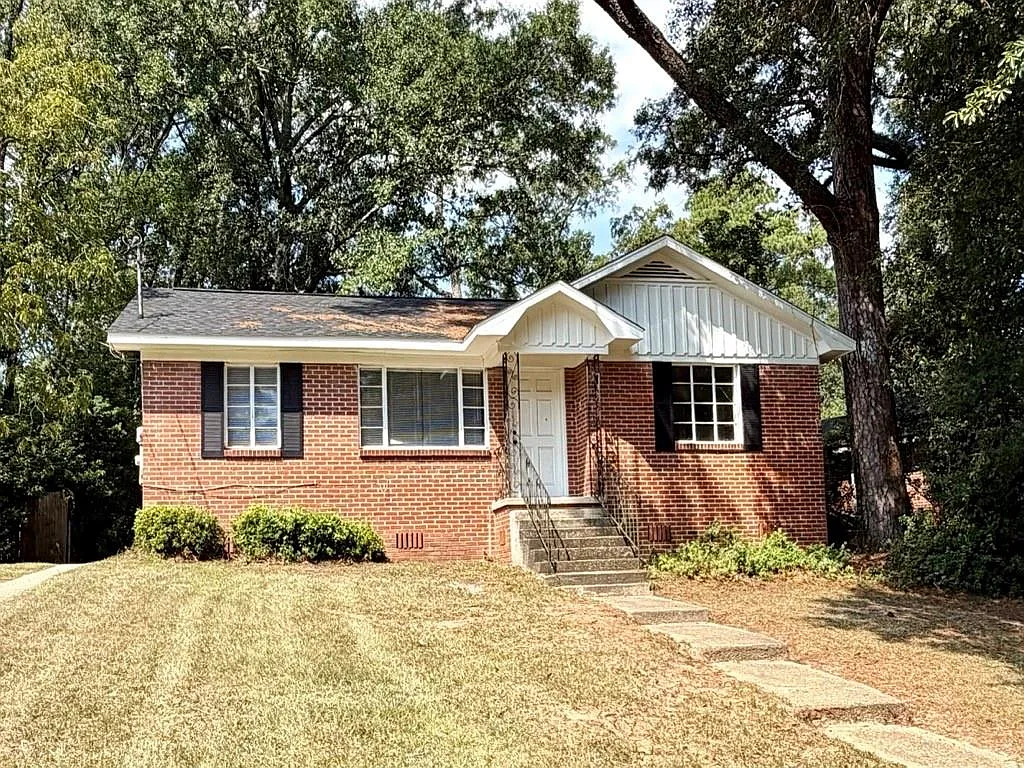 3 bed, 1.0 bath, 1005 sqft, $1,295 — Photo 1