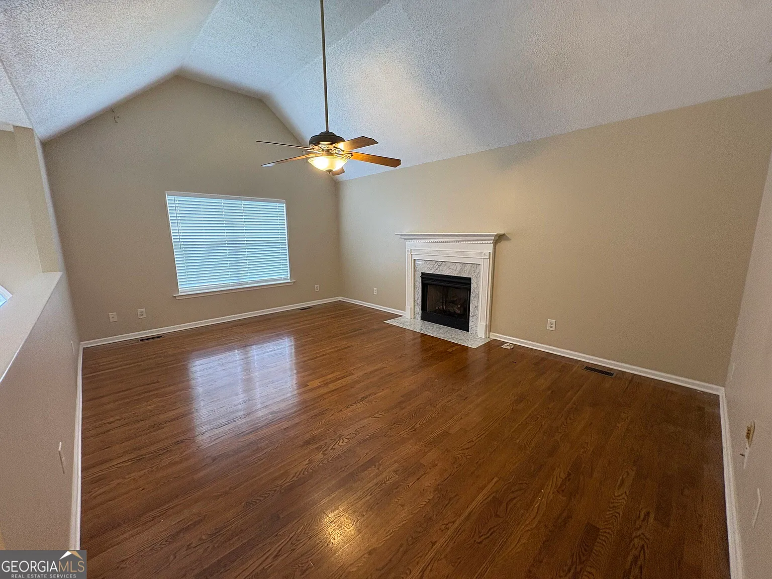 5 bed, 3.0 bath, 2230 sqft, $2,450 — Photo 3