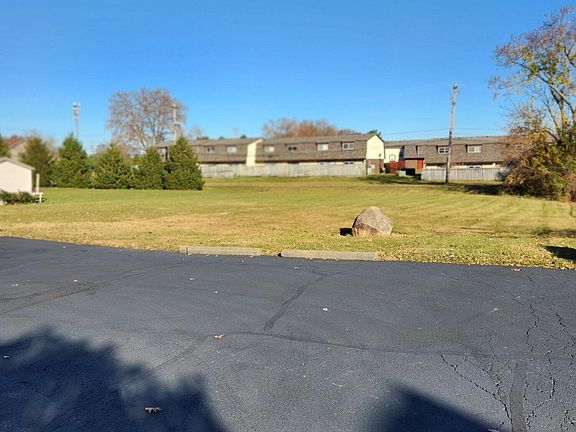 2nd image of 152 Main St