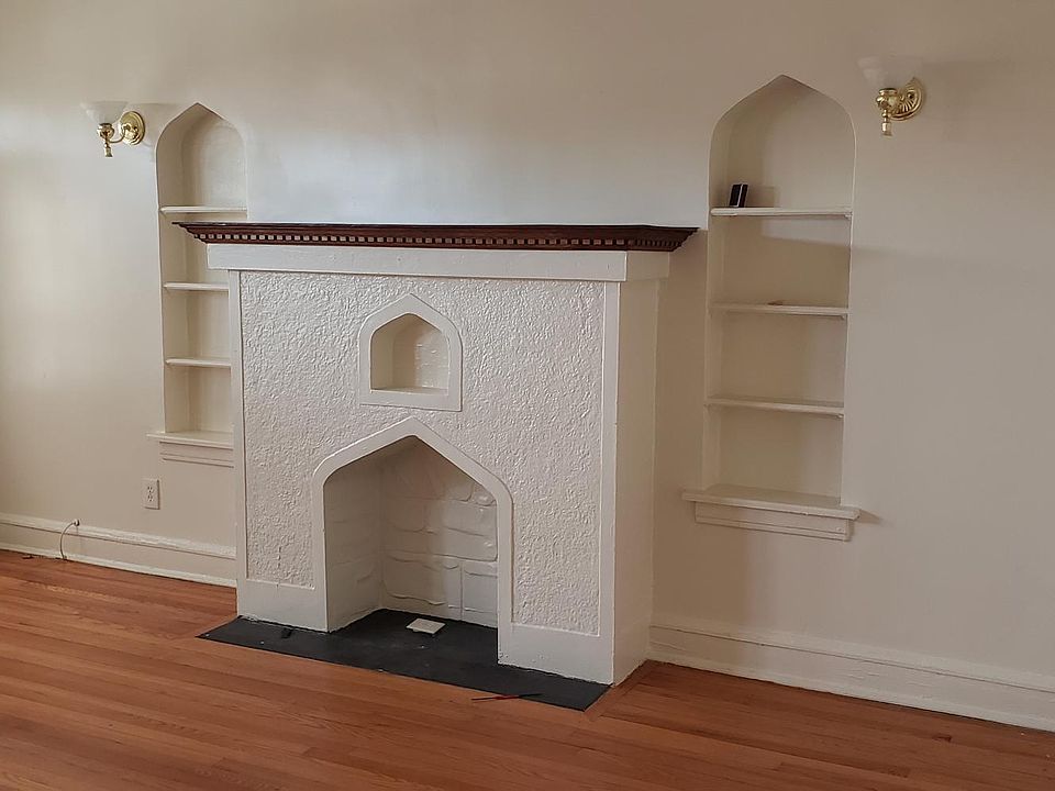 1st image of 8142 S Saginaw Ave APT 2