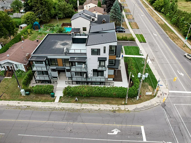 845 Champlain St — Photo 8