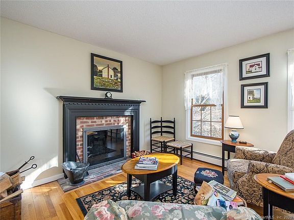 5th image of 42 Sherwood Ln