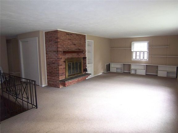 2nd image of 16 Rollingwood Dr
