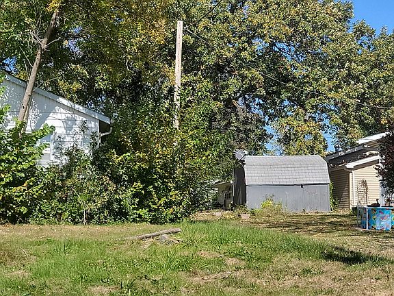 3rd image of 625 Grand Ave