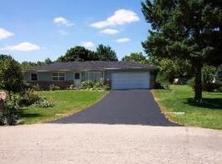2S260 Locust Ct, Elburn, IL 60119