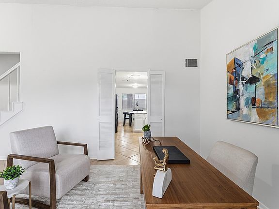 4th image of 4927 Glendower Dr