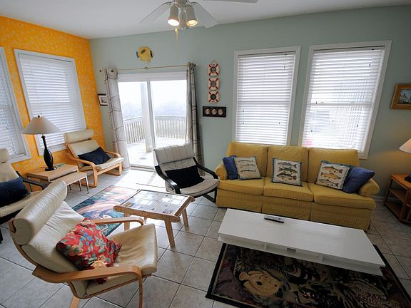 3rd image of 3814 Island Dr