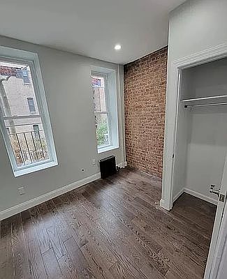3rd image of 310 E 89th St APT 8