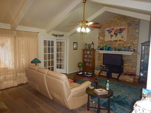 2nd image of 117 Pecan Dr