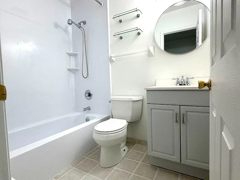 422 Village Ln — Photo 14