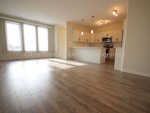 2nd image of 979 40th Ave N