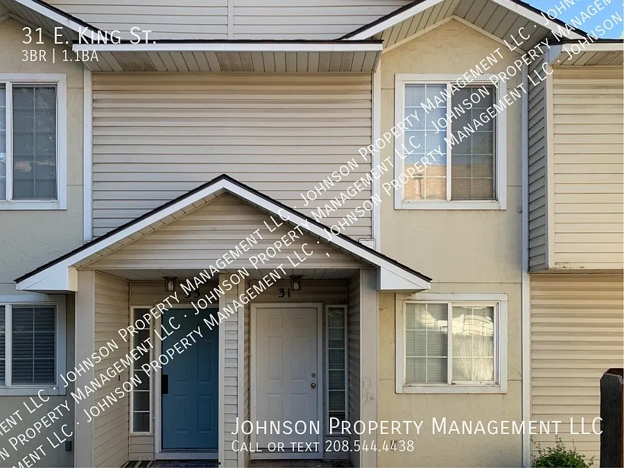 Centrally Located 3-Bedroom Townhome with Patio and Covered Parking in Downtown Meridian — Photo 1