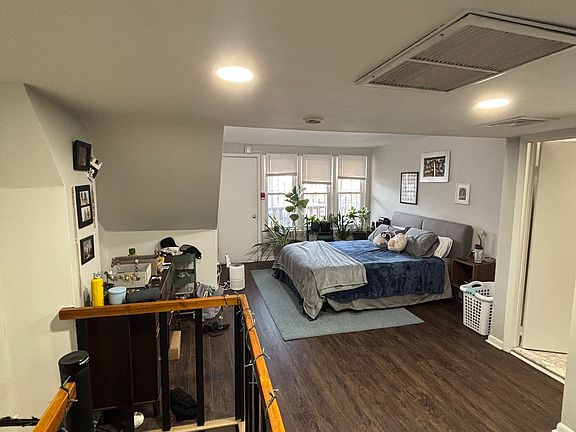 5th image of 713 Walnut St APT 3R