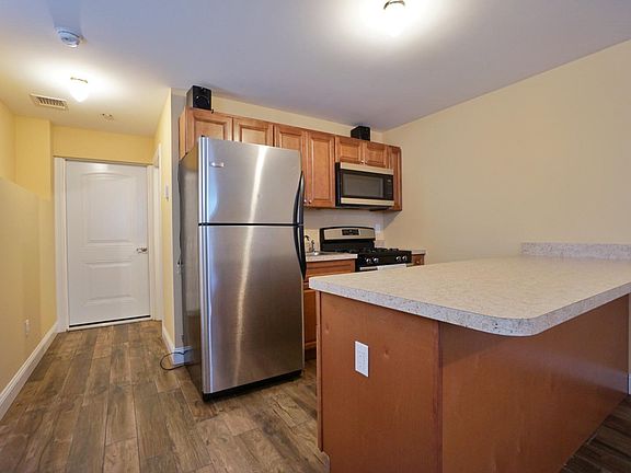 4th image of 370 Crystal Ave #1A