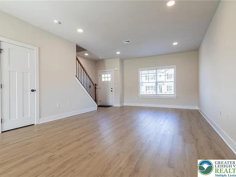1411 Greenview Dr #12 — Photo 7