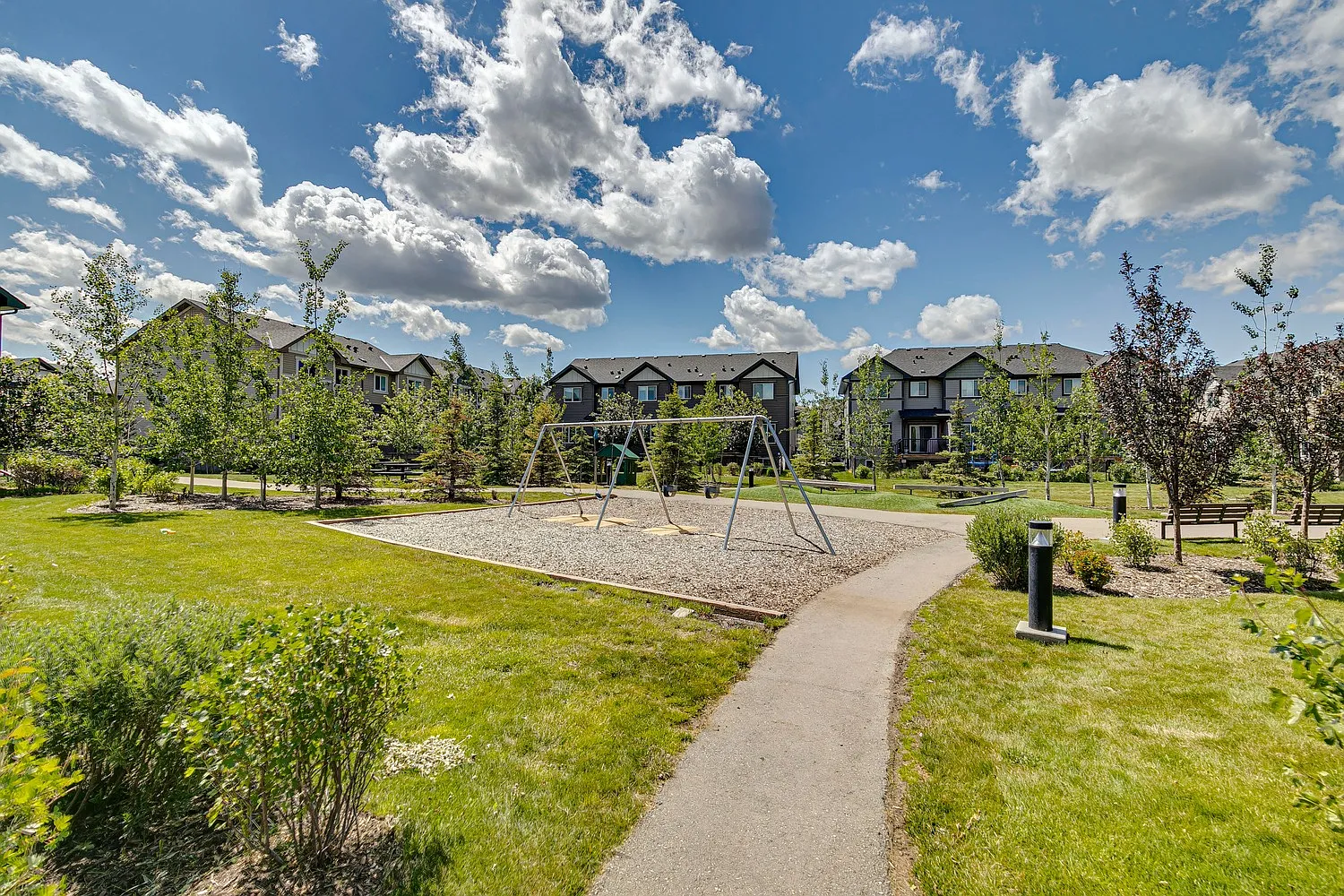 Georgetown, Airdrie — Photo 4